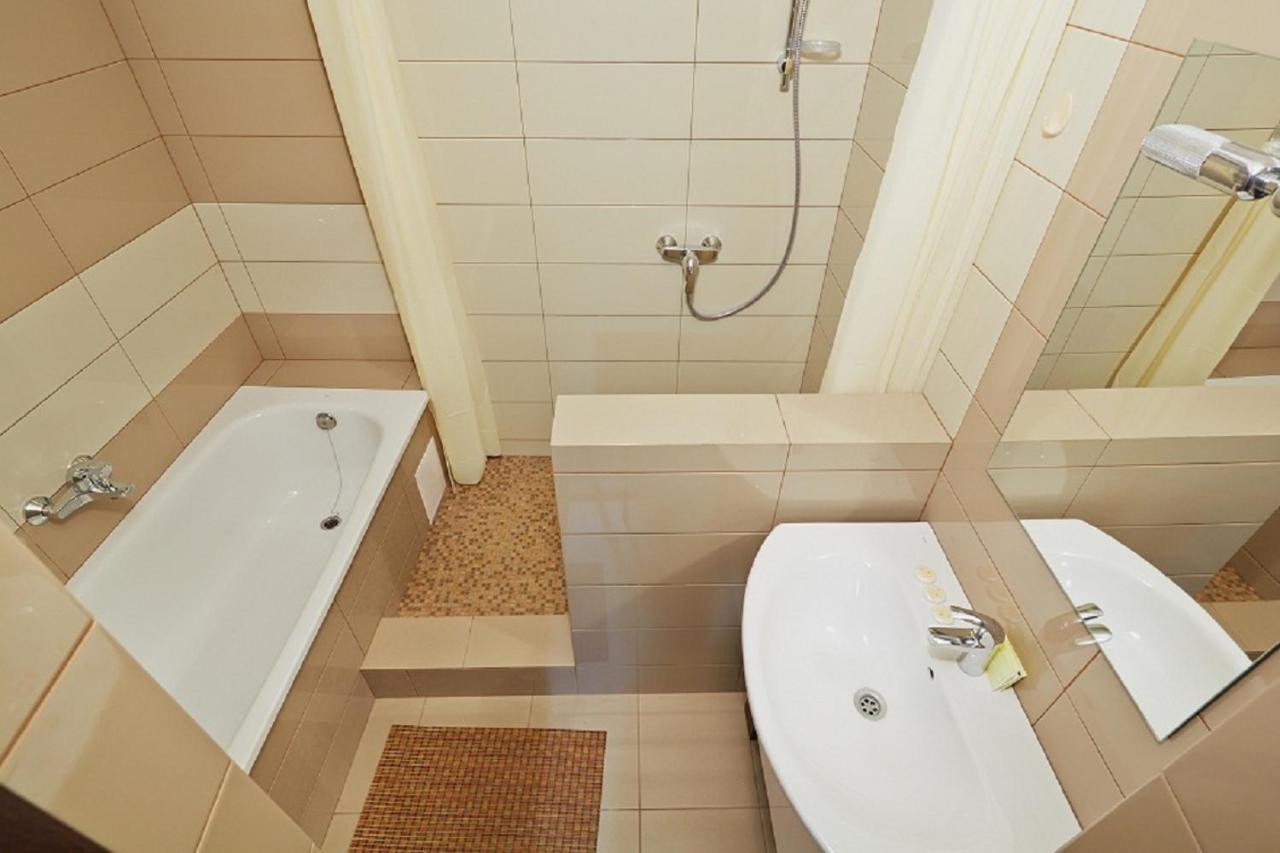 Apartment On Lychakivska Lviv Exterior photo